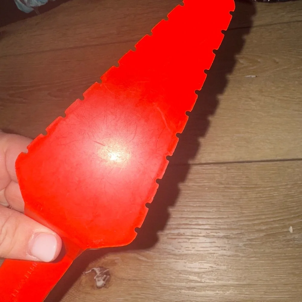 Tupperware‎ Red Cut N Serve Serated Cake & Pie Serving Spatula #1228